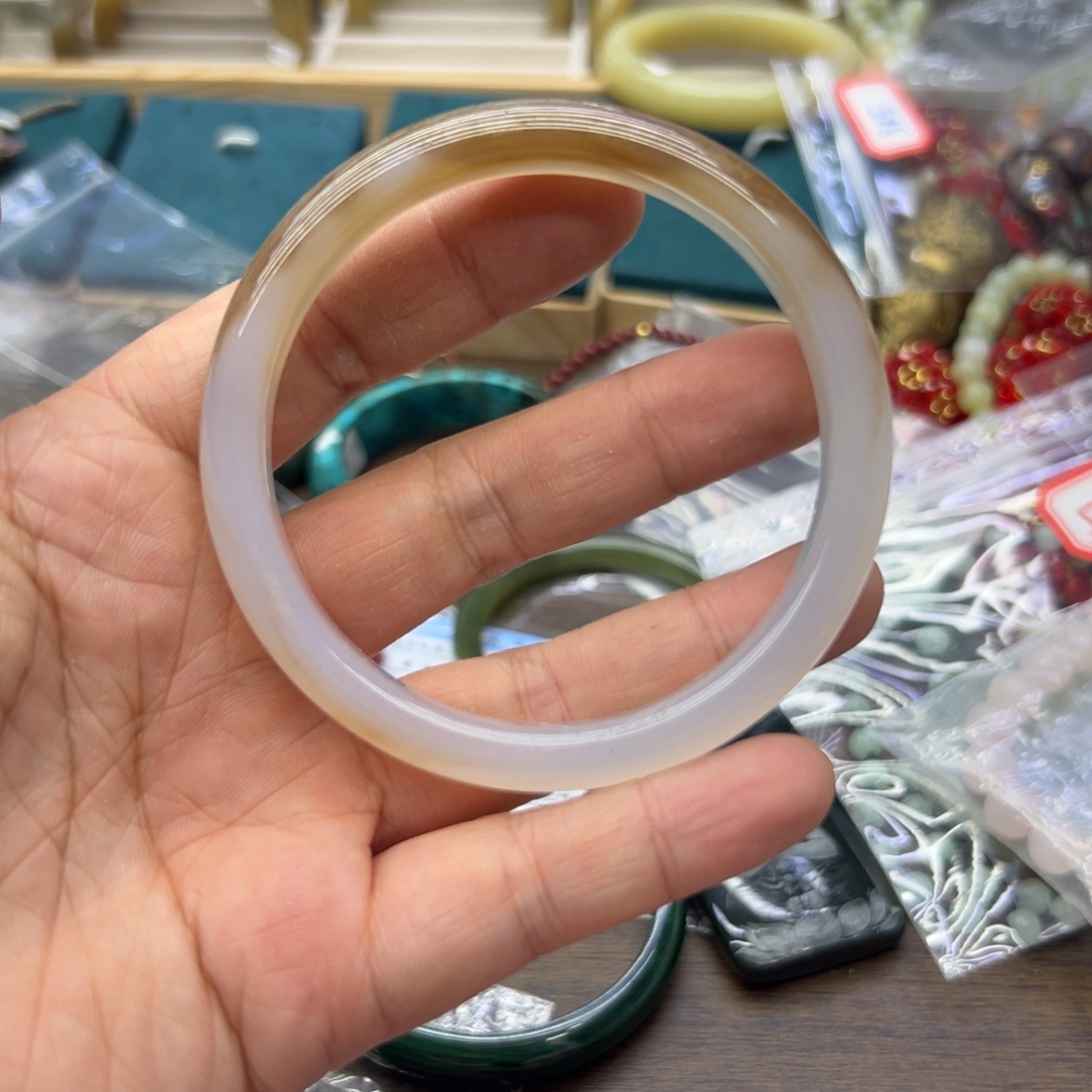 玛瑙/玉髓未镶嵌手镯62.2圈围847