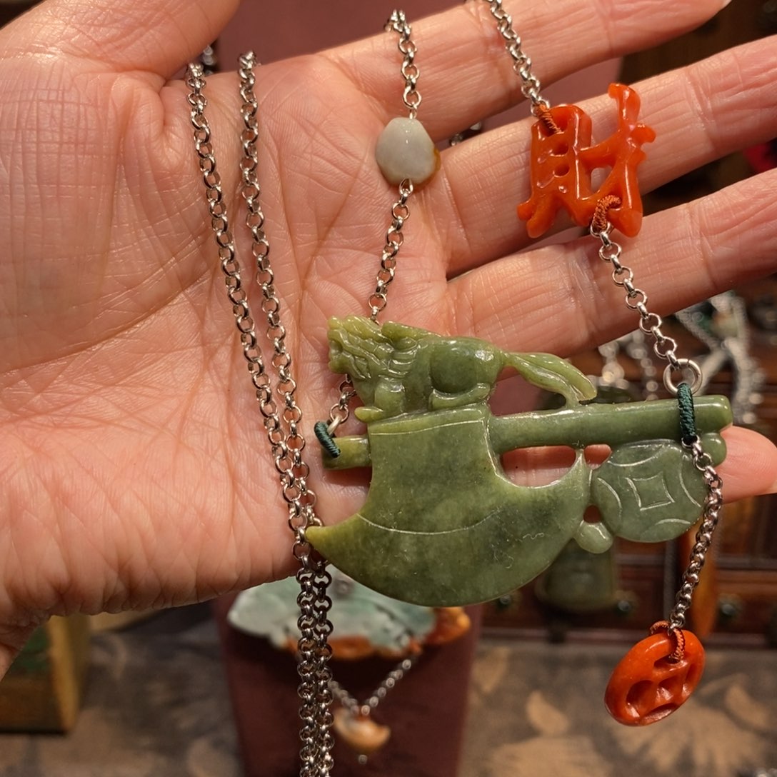 翡翠吊坠(赠链)未镶嵌