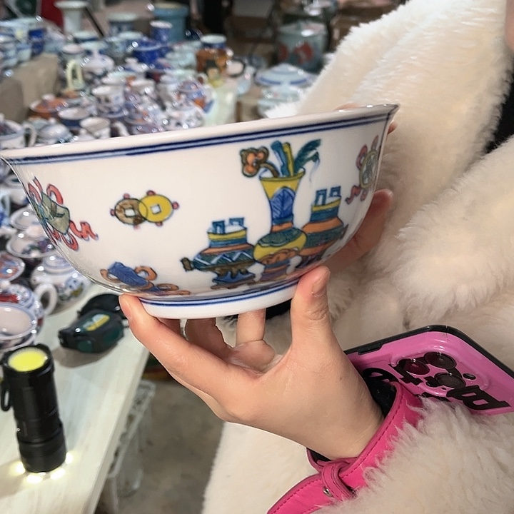 瓷片/////////直径20厘米。