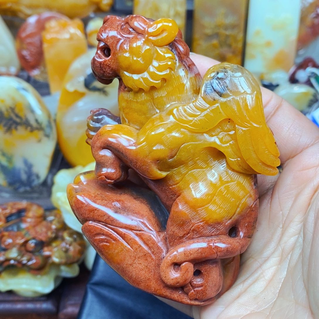 石英质玉（黄龙玉）颈饰未镶嵌