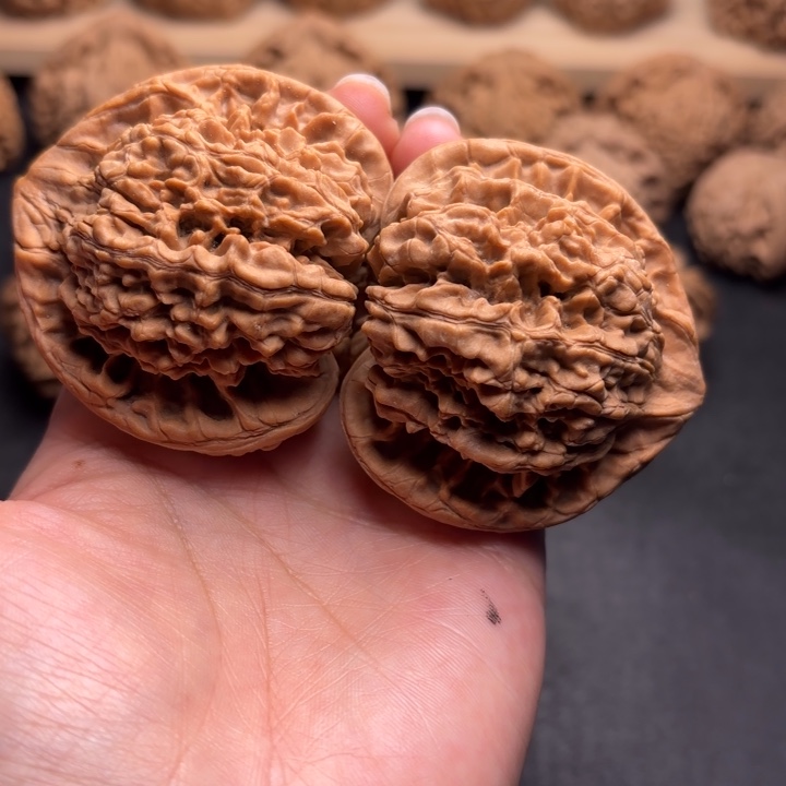 赵***立把件文玩核桃52官帽克重65.5