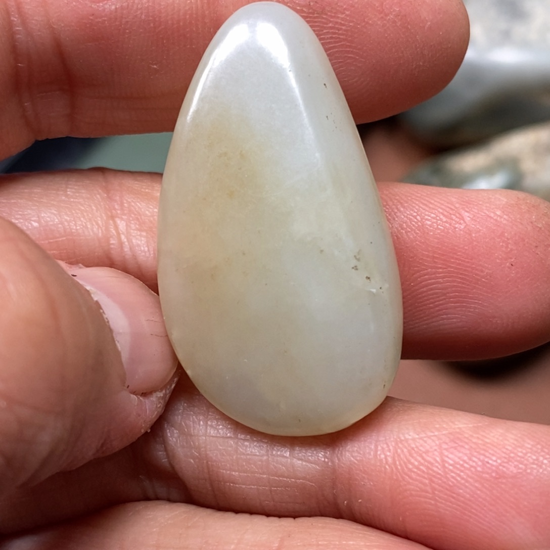 和田玉挂件足铂镶嵌