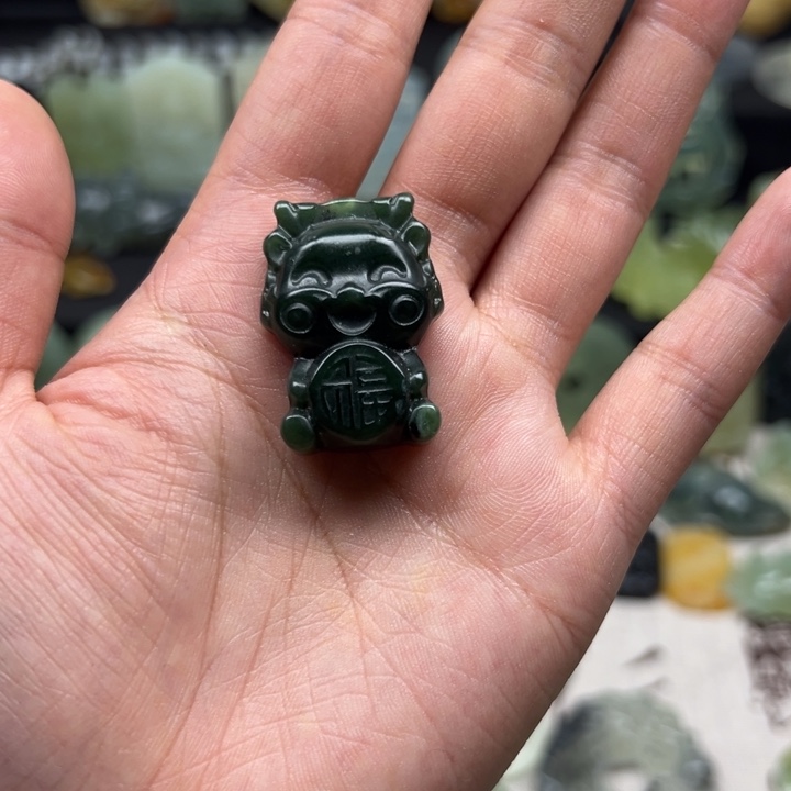 蛇纹石玉颈饰未镶嵌