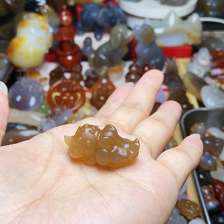 未镶嵌颈饰玛瑙/玉髓琪*