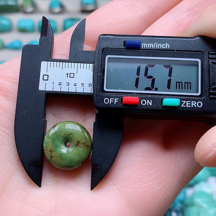 绿松石颈饰未镶嵌