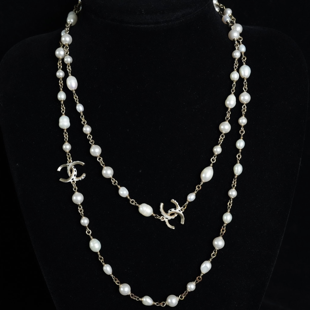 Chanel 波点双C珍珠长项链