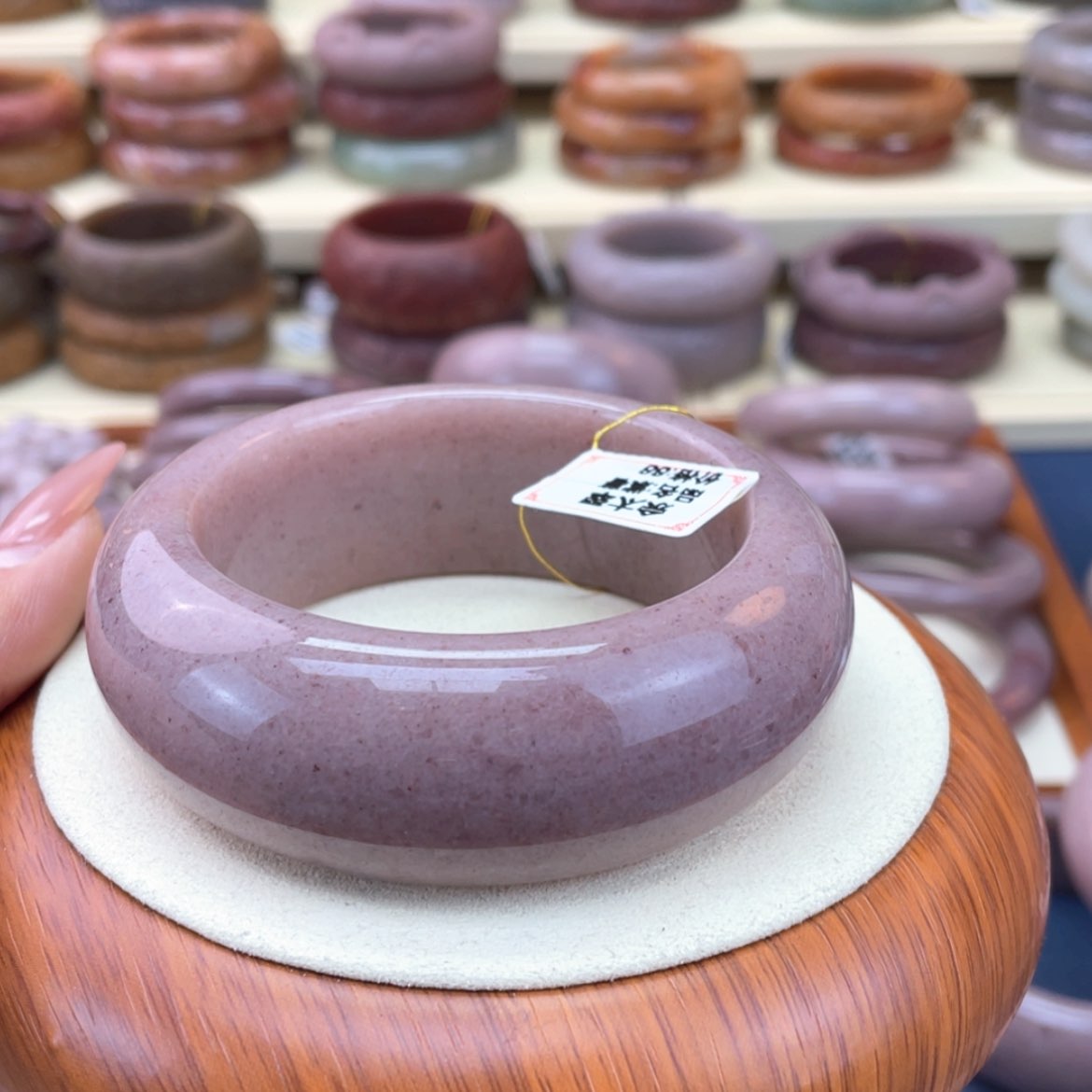 【闪购商品】石英质玉手镯未镶嵌有***吧