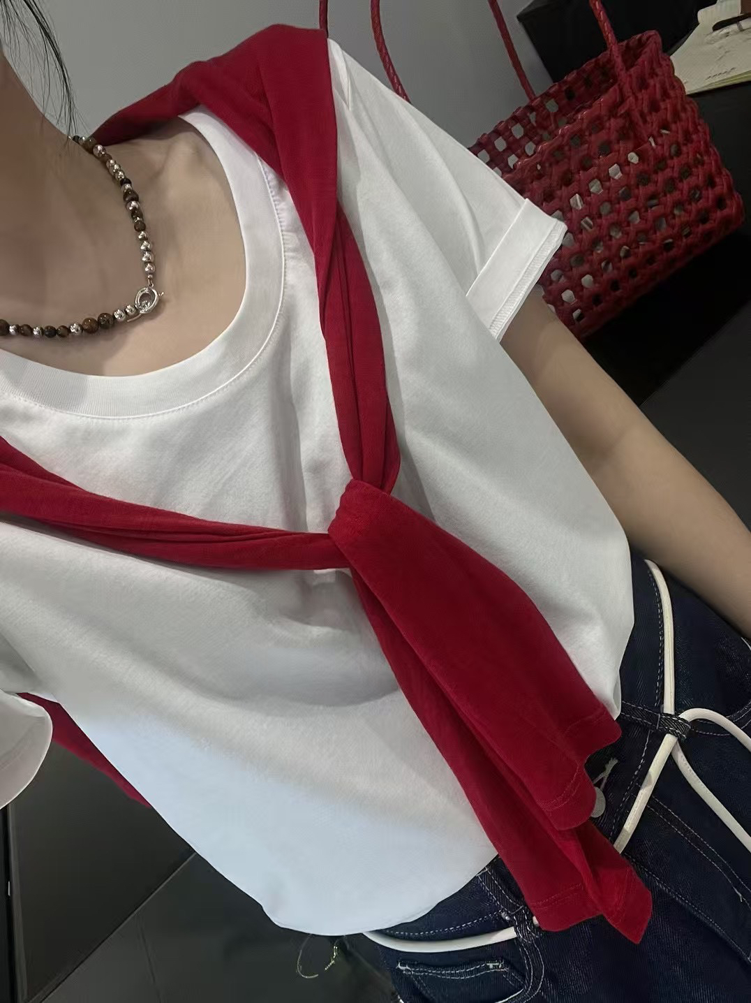 Mc质感大u领短袖