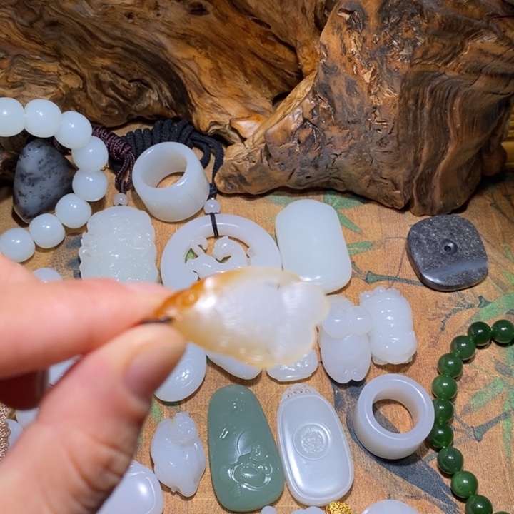 和田玉（糖玉）未镶嵌颈饰