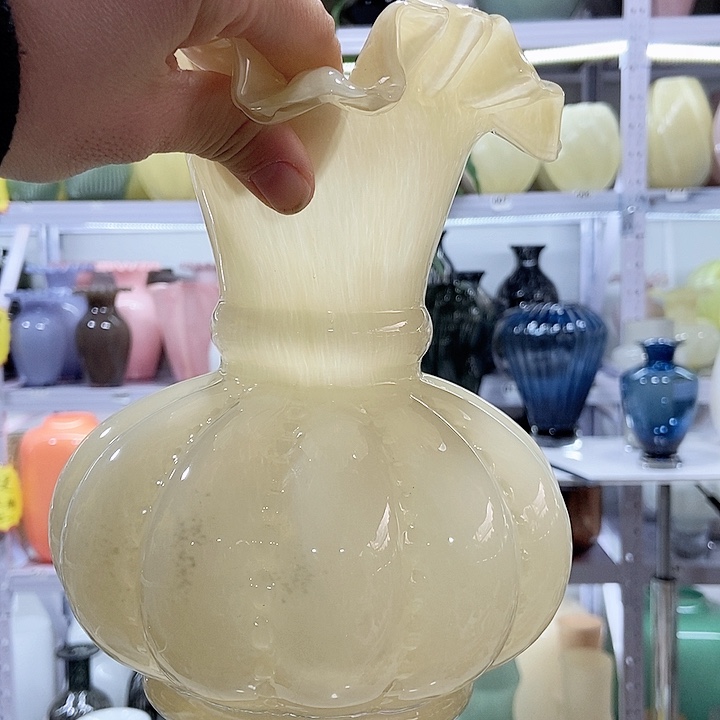 黄色花瓶aaaaaaaaa