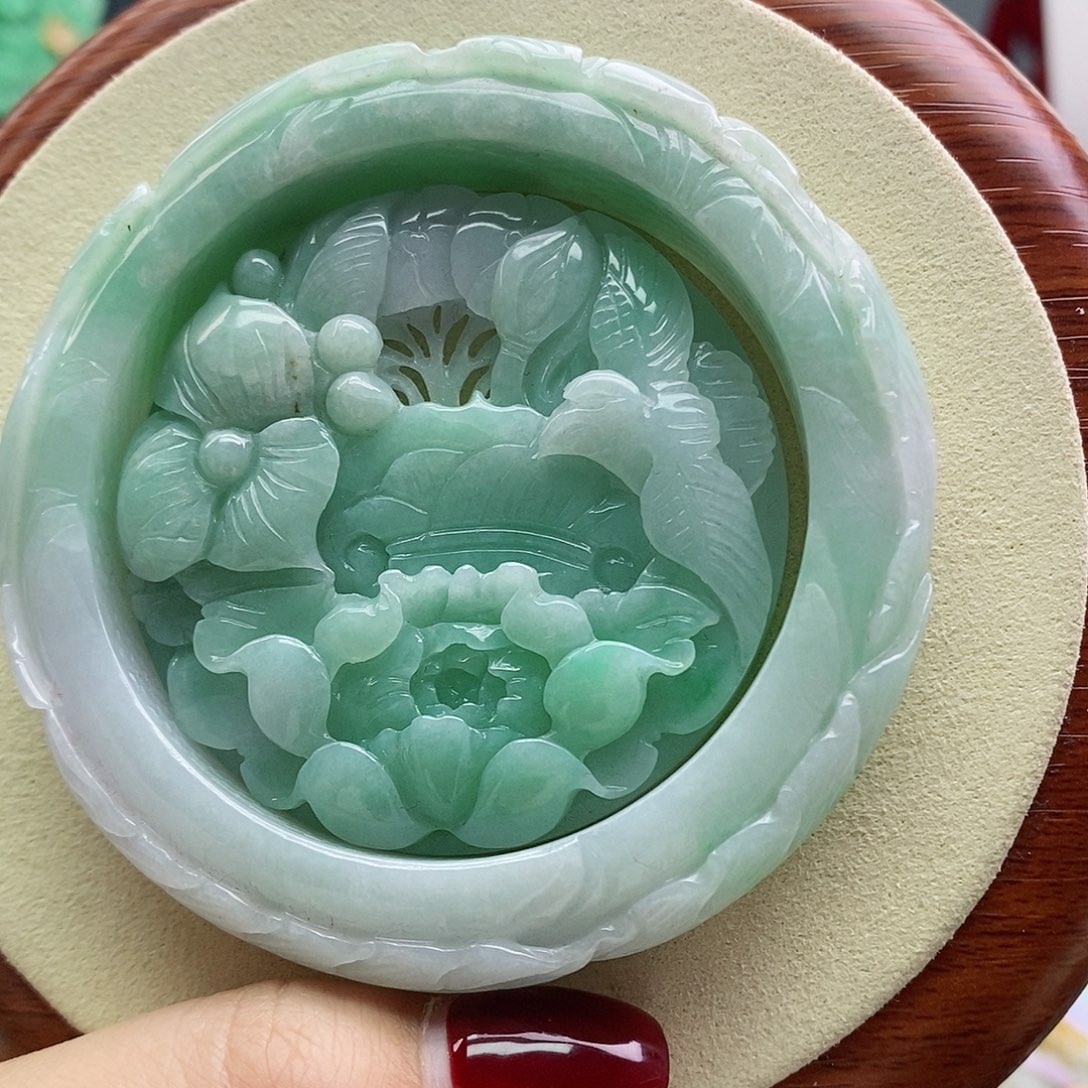 翡翠手镯未镶嵌套镯