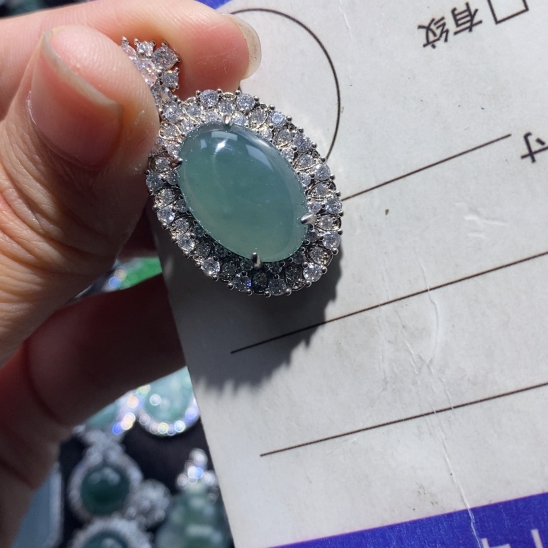 翡翠未镶嵌颈饰翡翠