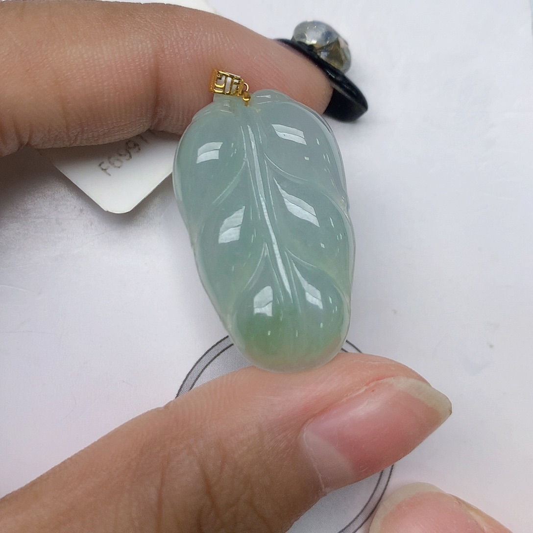 颈饰18K金镶嵌翡翠天然翡翠