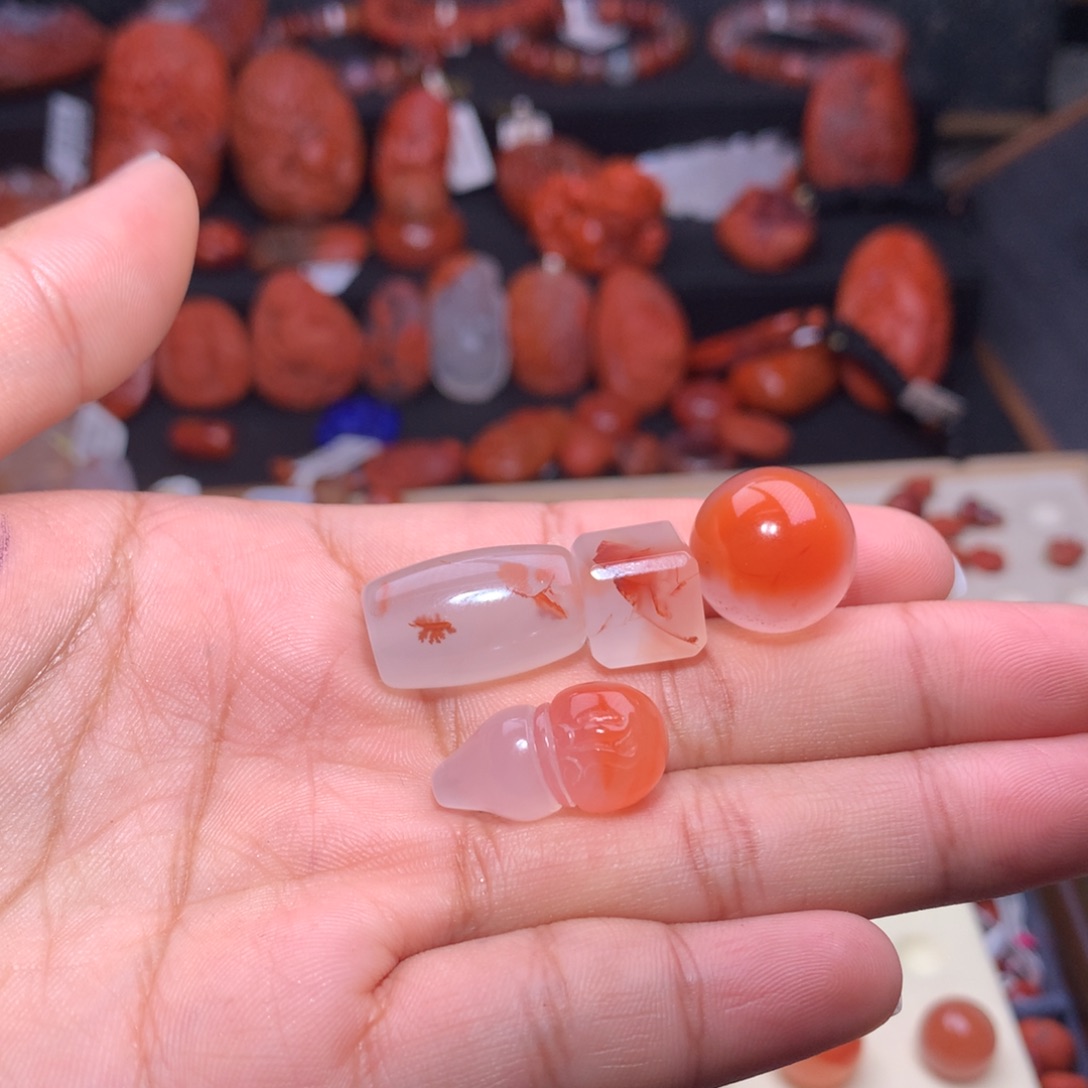 柳****南红玛瑙未镶嵌珠宝半成品组合