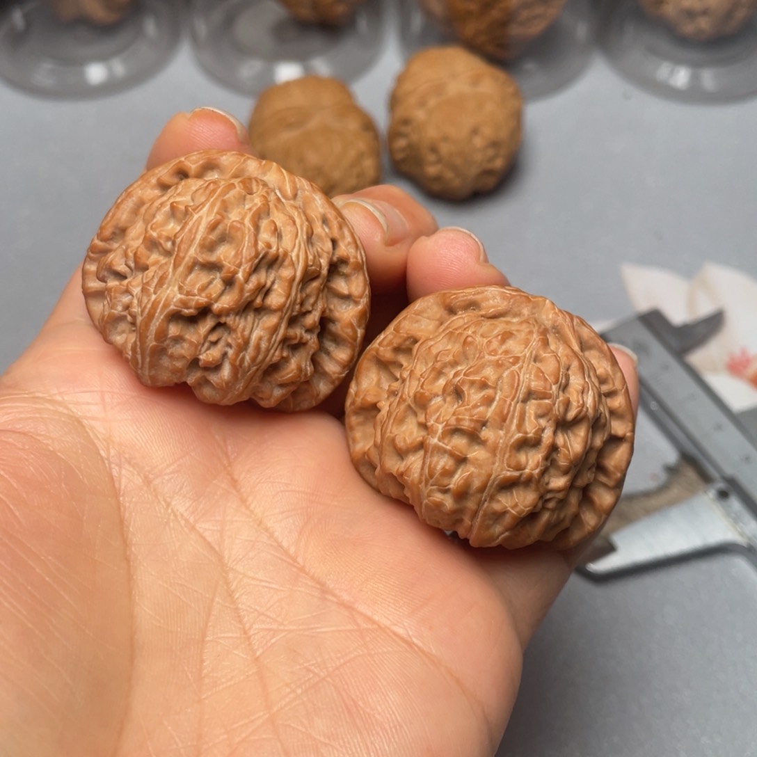 【闪购商品】文玩核桃吊坠球白………