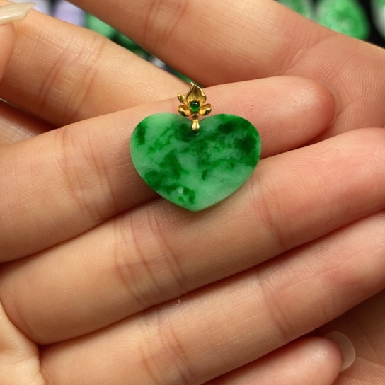 颈饰未镶嵌翡翠吊坠