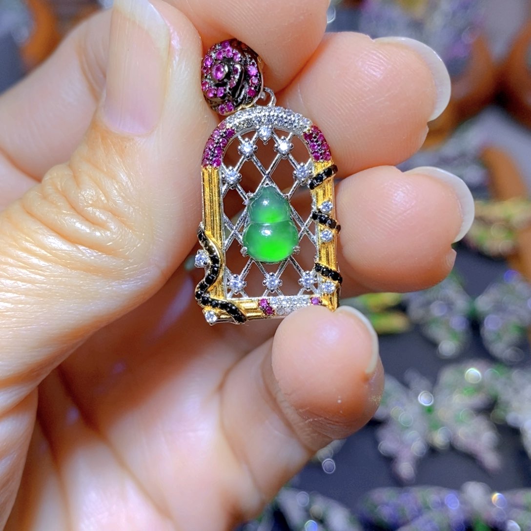 翡翠颈饰银S925镶嵌天然翡翠