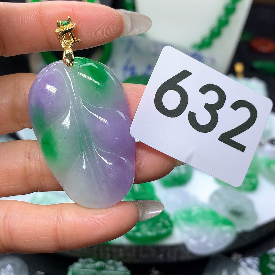 翡翠吊坠(赠链)未镶嵌