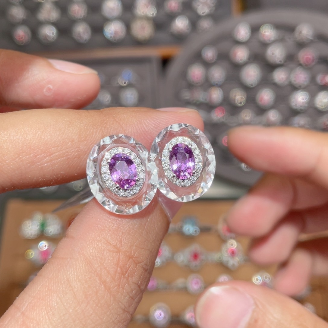 彩色蓝宝石耳钉18K金镶嵌1.76ct 