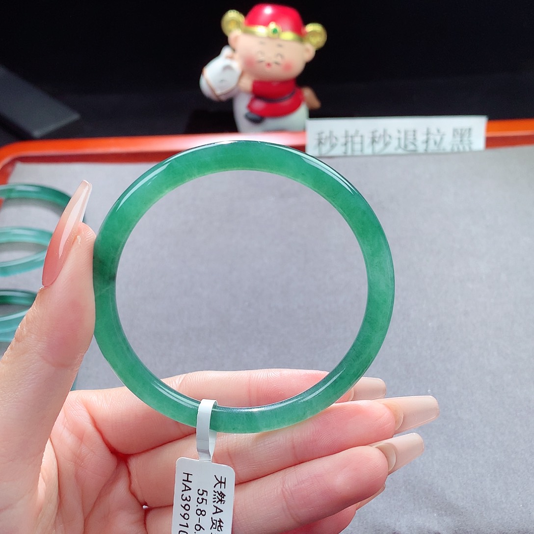 翡翠手镯未镶嵌天然