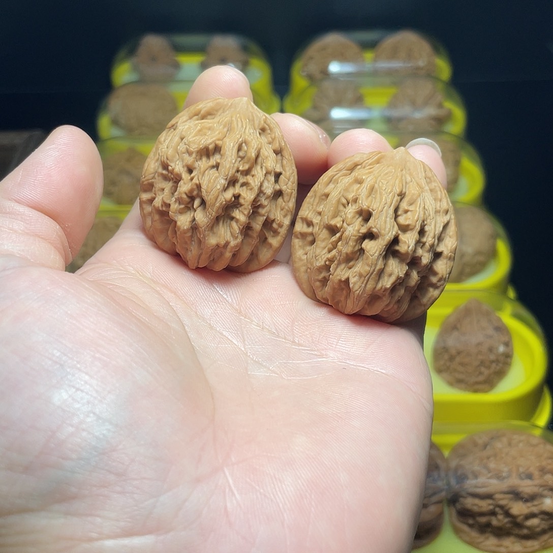 文玩核桃吊坠38尺麦穗虎头