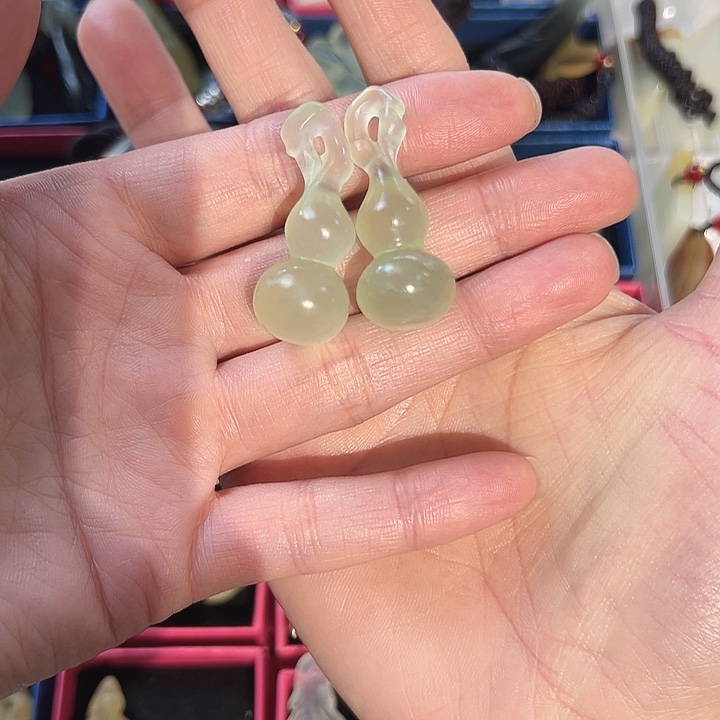 用***3蛇纹石玉未镶嵌颈饰