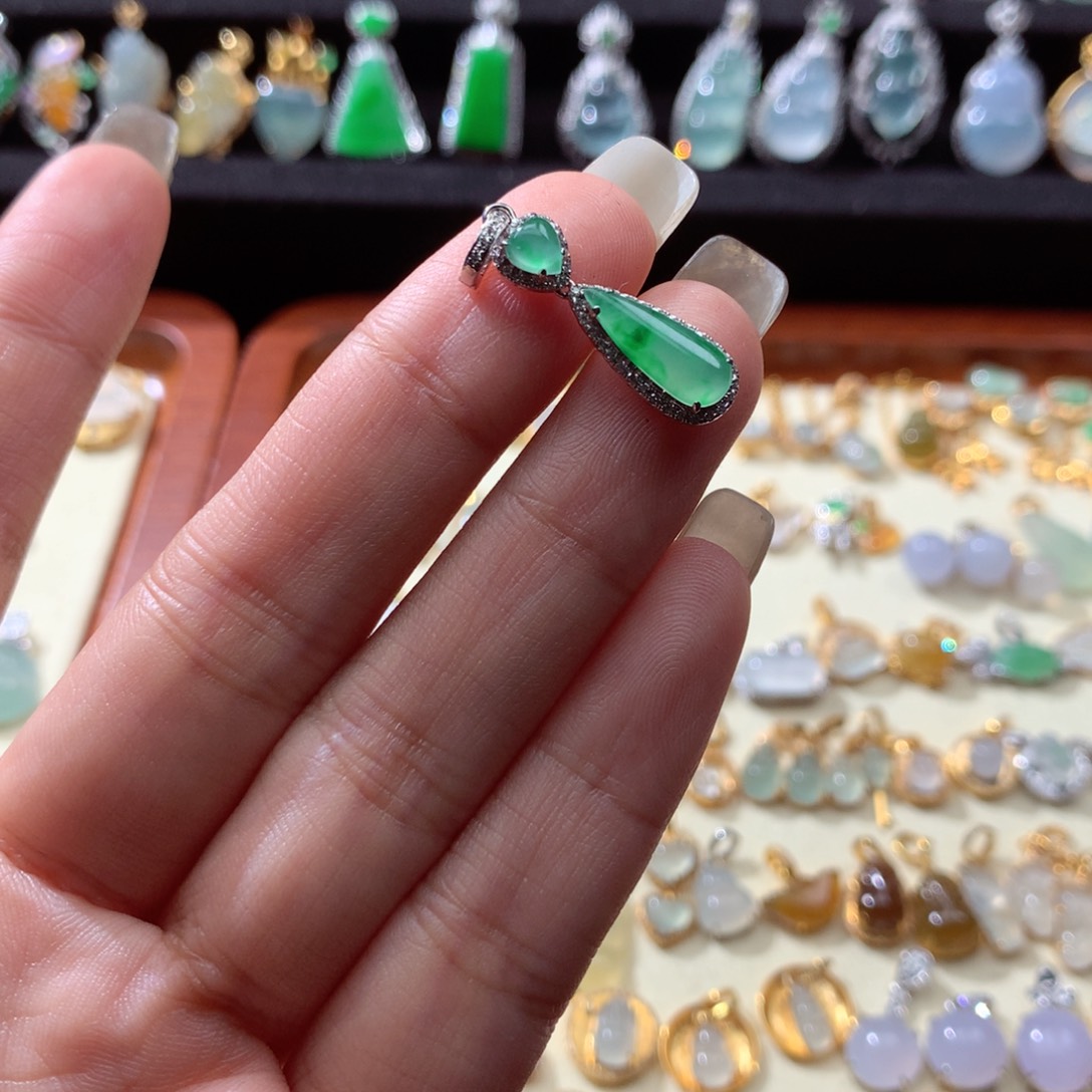 翡翠颈饰18K金镶嵌懒**～翡翠