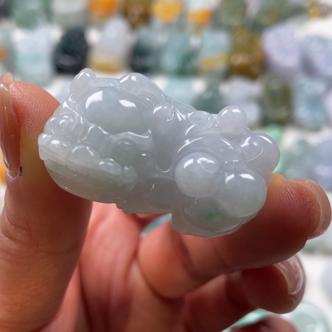 翡翠吊坠(赠链)未镶嵌