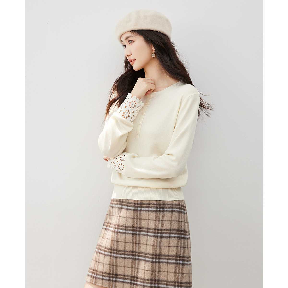 OSA/欧莎 含绵羊毛蕾丝拼接长袖女针织衫打底毛衣女S125C16004