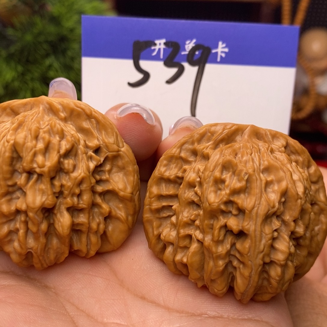 文玩核桃吊坠1***s四座楼。边44。丹