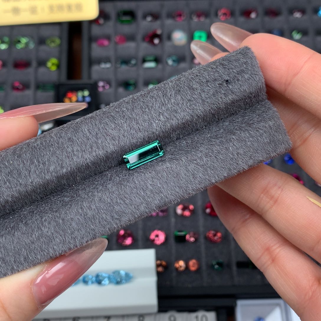 碧玺裸石未镶嵌1.63克拉