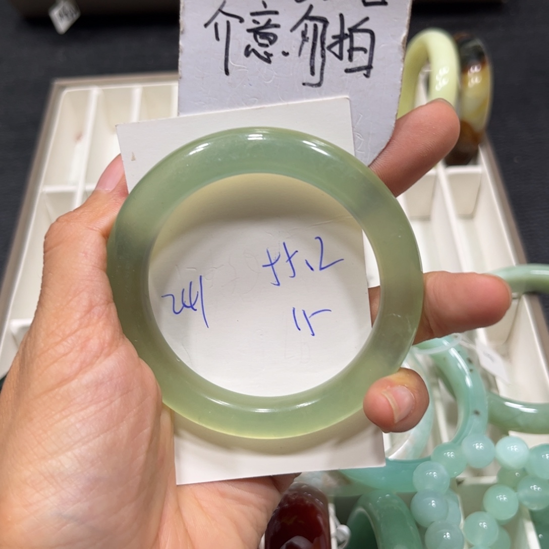 未镶嵌蛇纹石玉手链