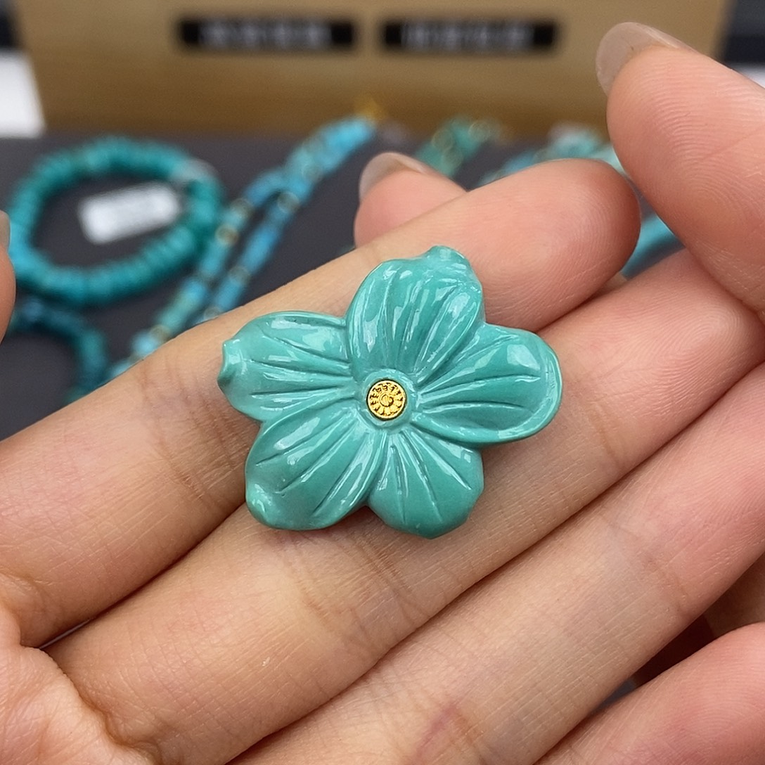 绿松石未镶嵌珠宝奇石