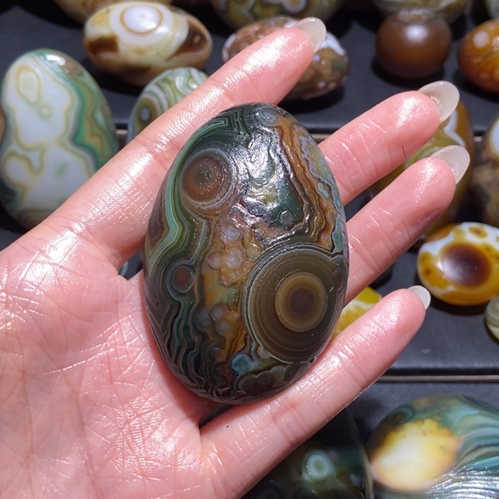 【闪购商品】未镶嵌玛瑙/玉髓珠宝奇石皇**岸