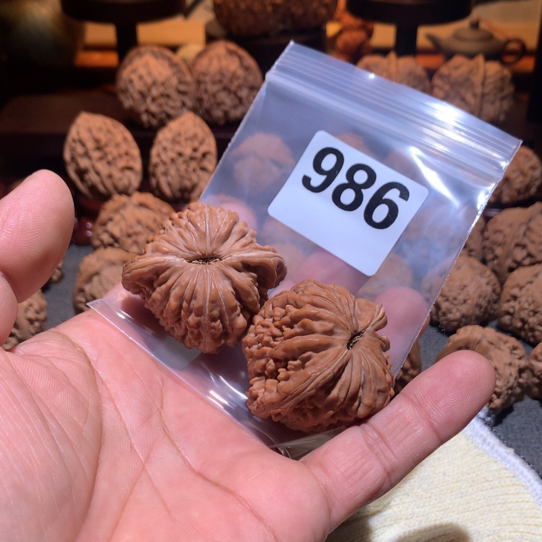 按***丶桃核把件四座楼986号