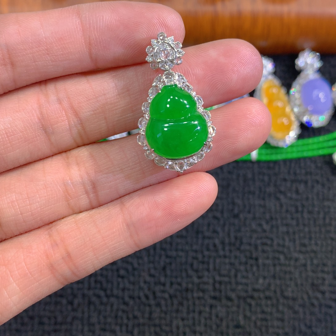 翡翠18K金镶嵌吊坠(不含链)葫芦