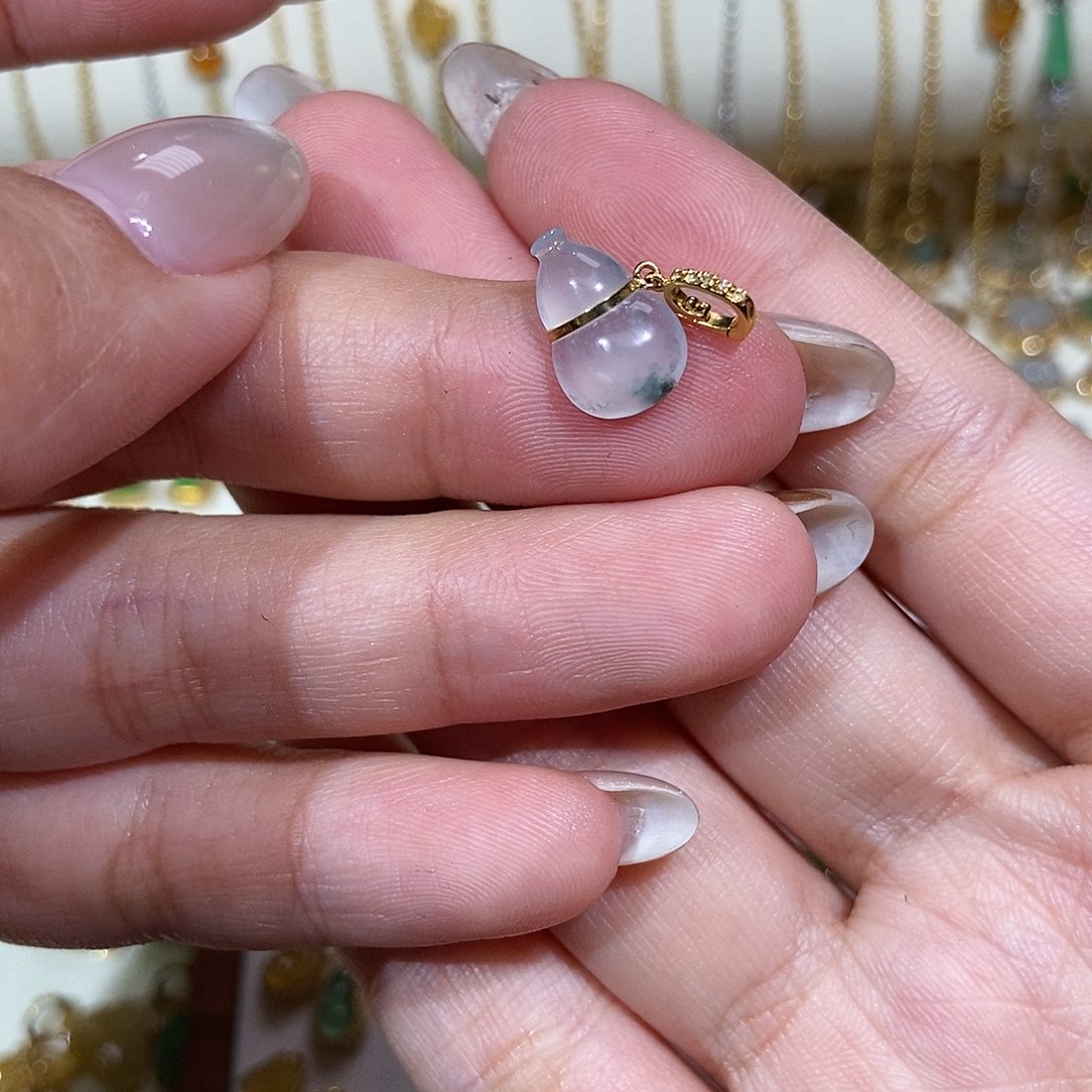 翡翠18K金镶嵌颈饰111