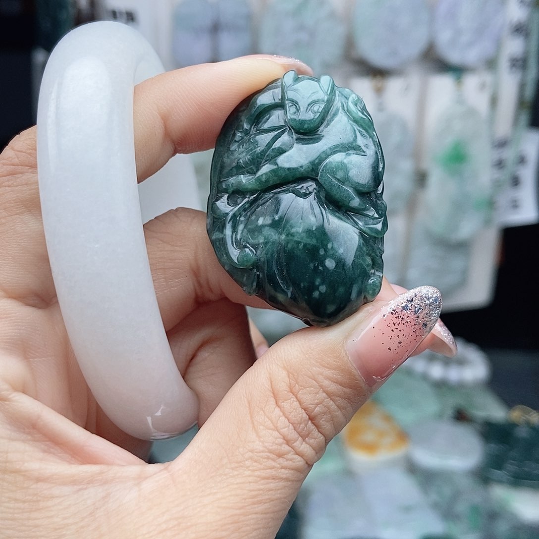 翡翠颈饰未镶嵌翡翠