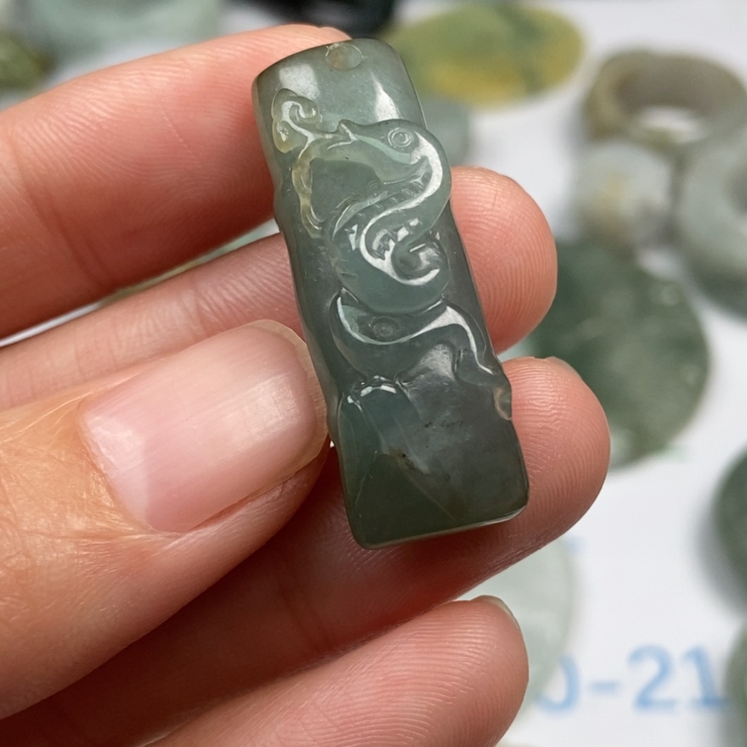 翡翠未镶嵌颈饰翡翠