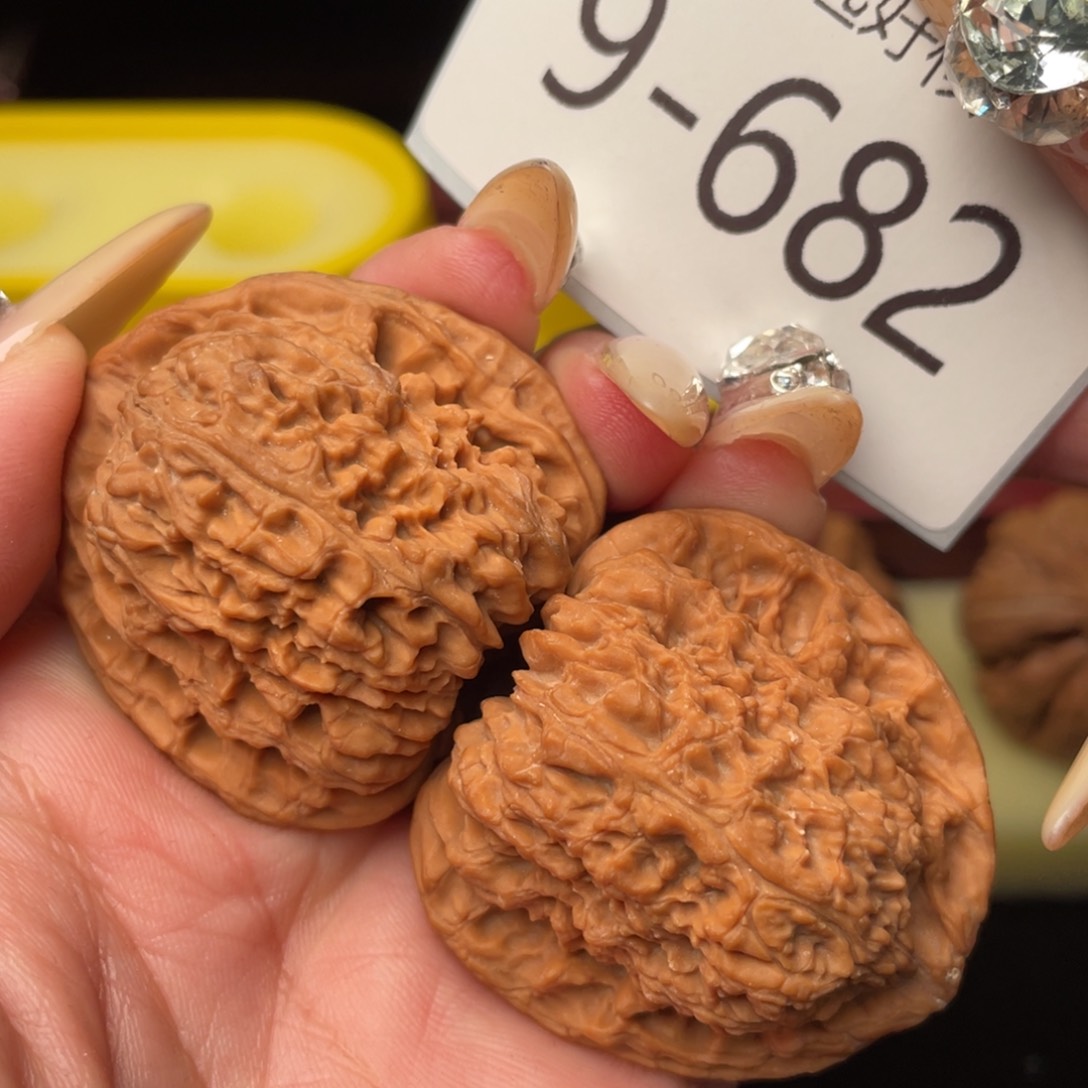 文玩核桃把件42全品红皮高炮南疆石