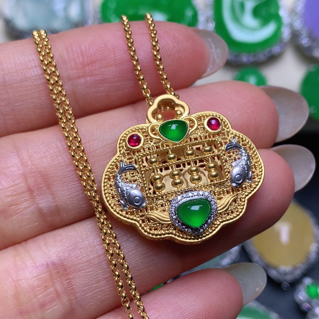 颈饰18K金镶嵌翡翠翡翠