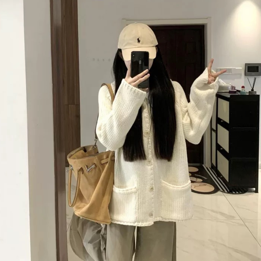 白色娃娃领毛衣开衫上衣