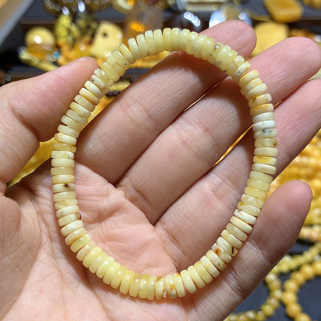 未镶嵌琥珀裸石多样性发其一