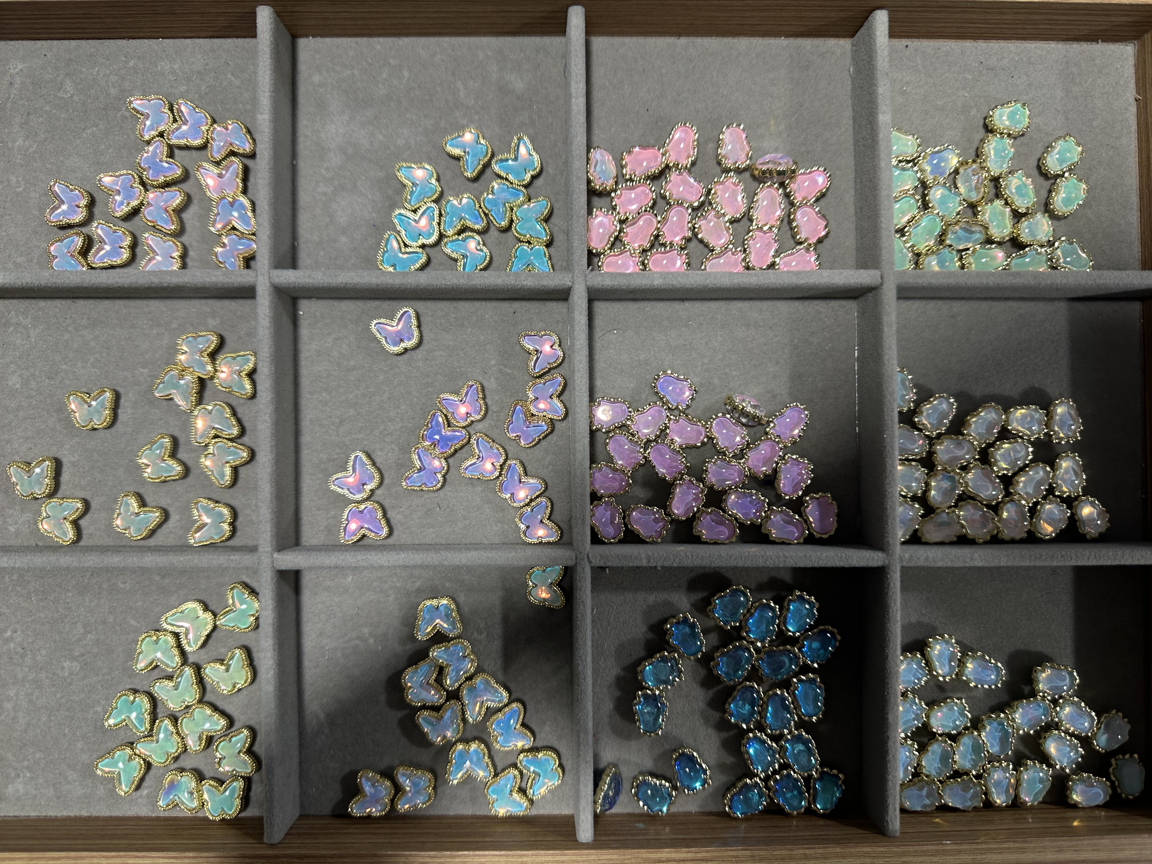 HD3052+晶石 假珠边蝴蝶直孔合金成品