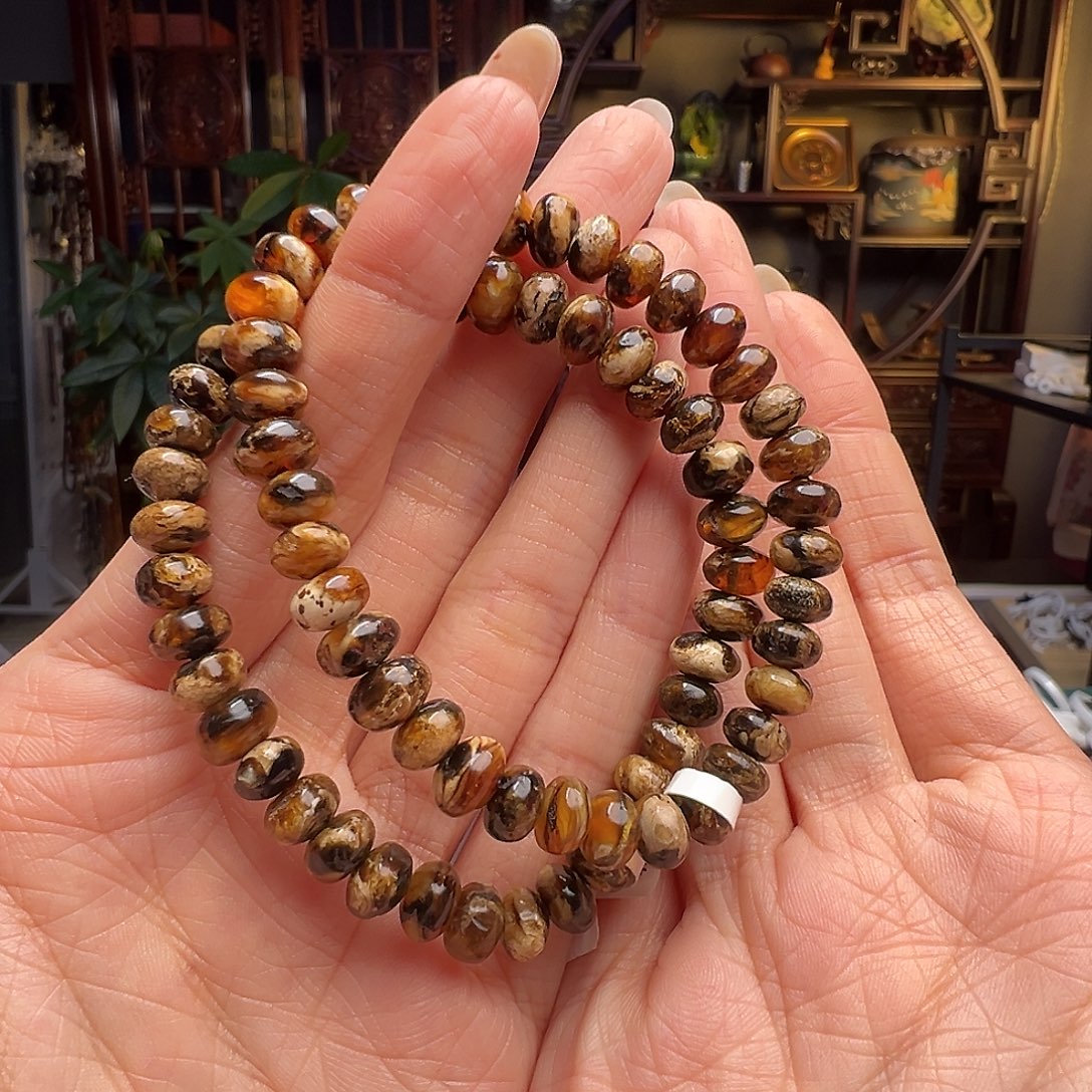 琥珀未镶嵌裸石抚顺琥珀10465七多样性发其一