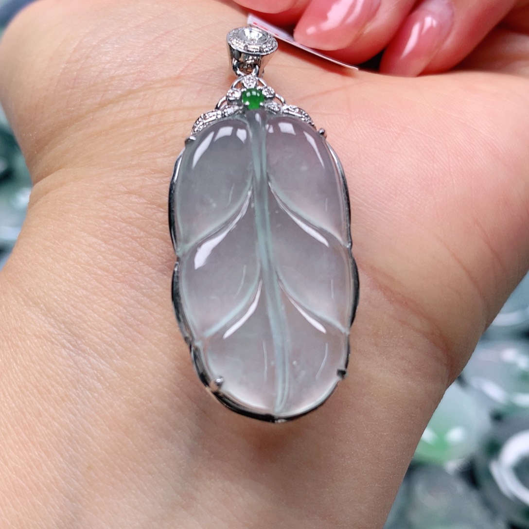 翡翠颈饰18K金镶嵌天然翡翠