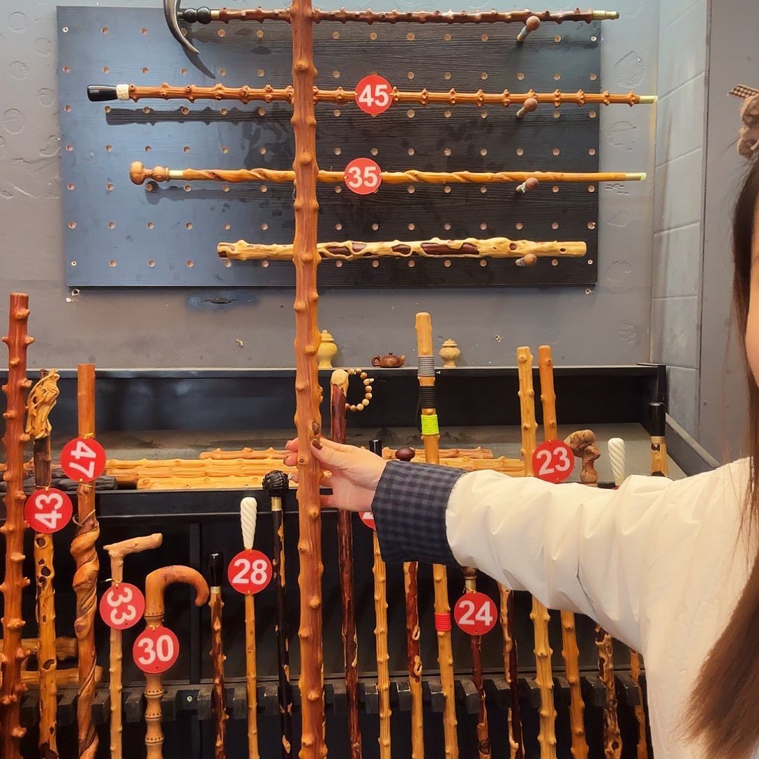 爱***中140公分左右长，长棍