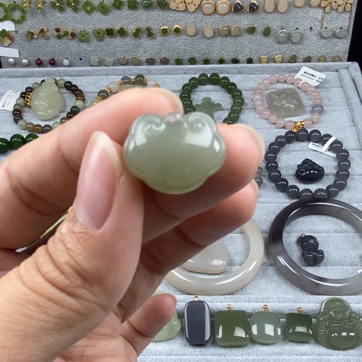 和田玉未镶嵌珠宝半成品