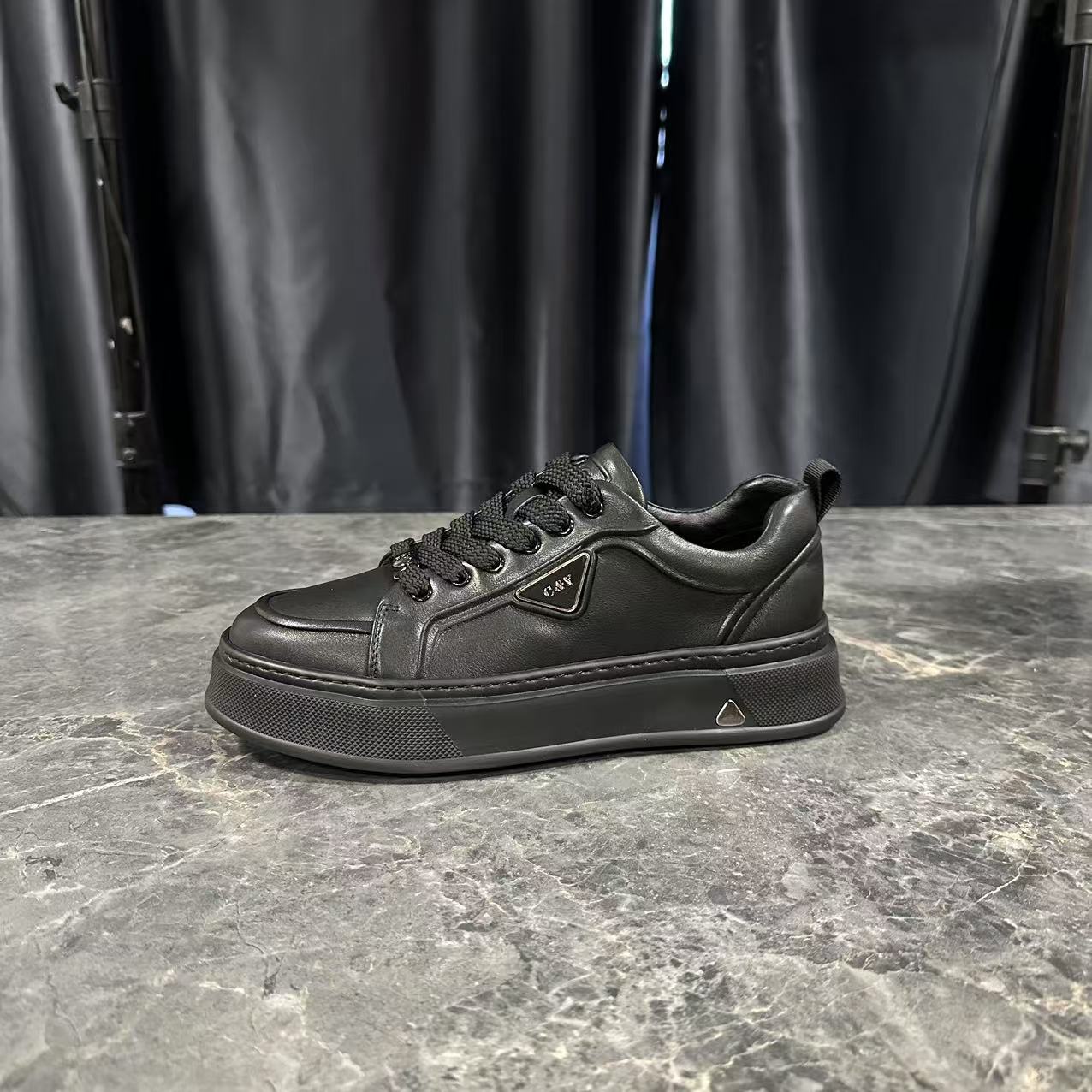 10020  男士休闲时尚百搭男鞋