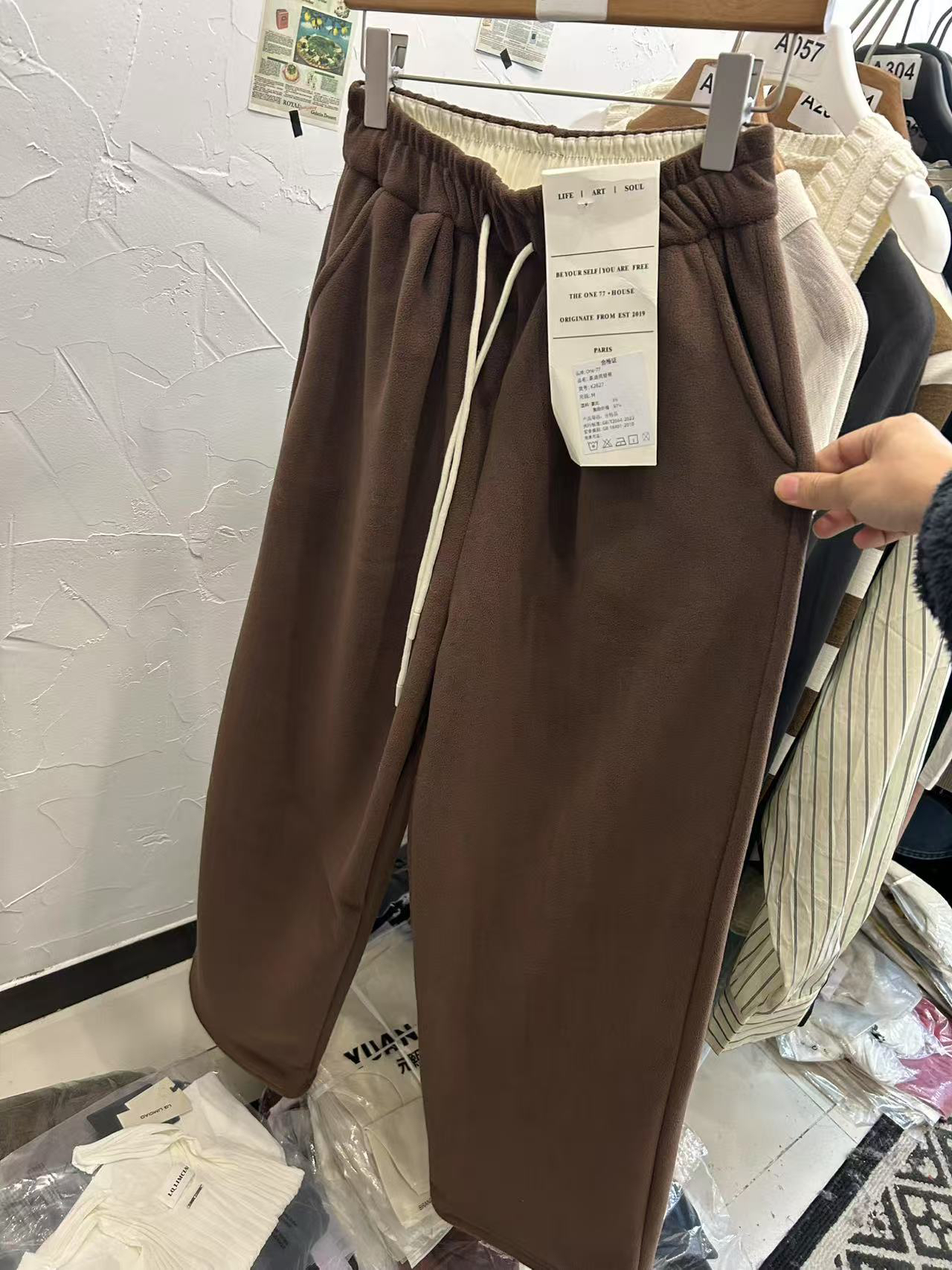 谢欧奈新款 咖啡色毛茸茸的卫裤